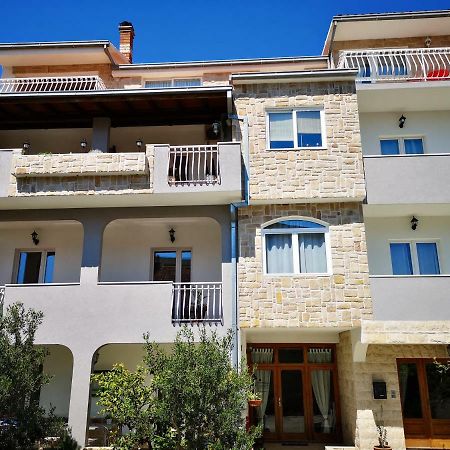 Apartments And Rooms Villa Dona Makarska Exteriör bild