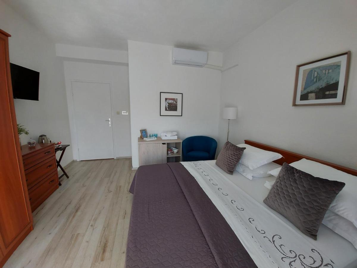 Apartments And Rooms Villa Dona Makarska Exteriör bild