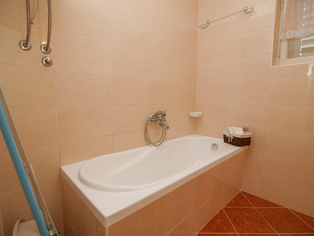 Apartments And Rooms Villa Dona Makarska Exteriör bild