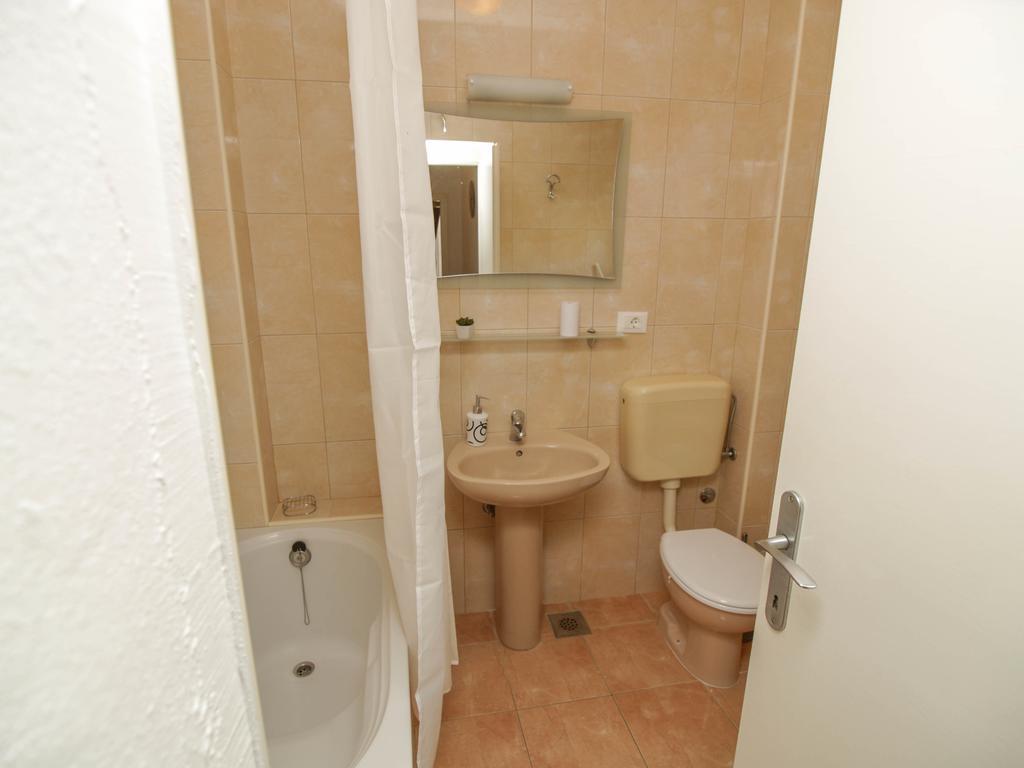 Apartments And Rooms Villa Dona Makarska Exteriör bild
