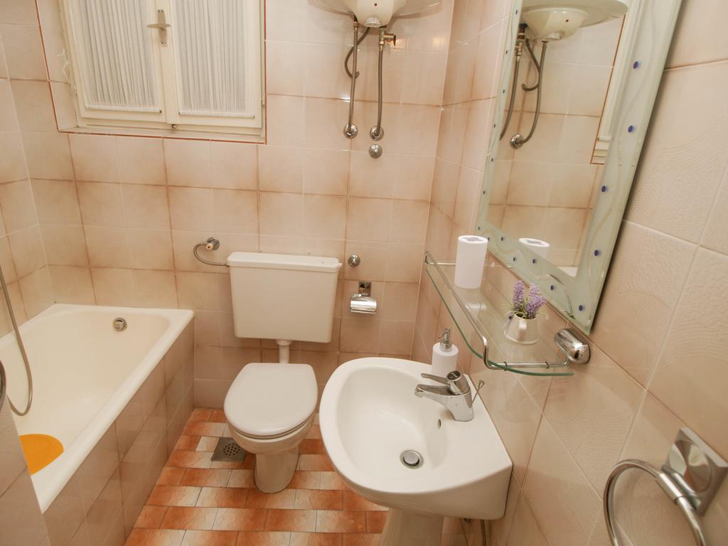 Apartments And Rooms Villa Dona Makarska Exteriör bild