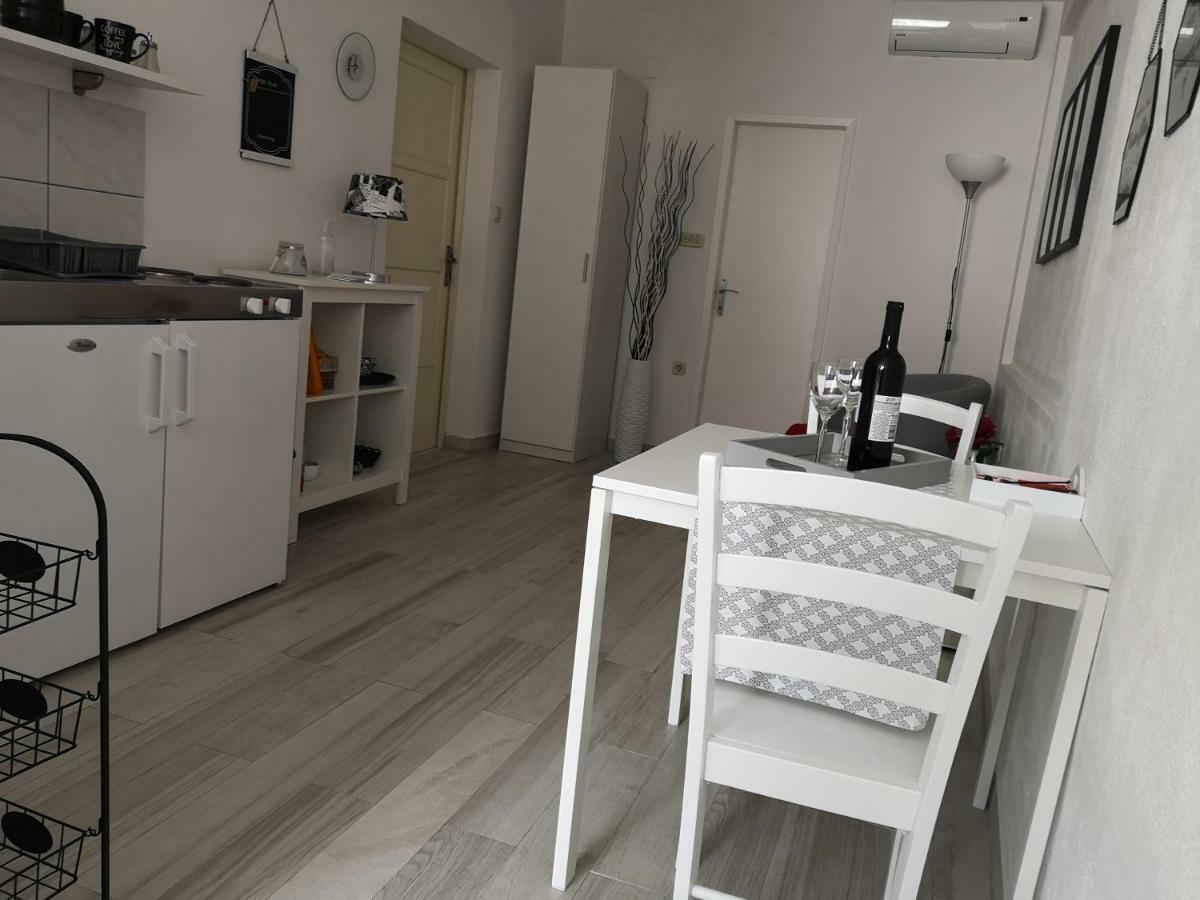 Apartments And Rooms Villa Dona Makarska Exteriör bild